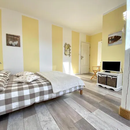 Szary Domek Apartamenty Ustka * Stolpmünde